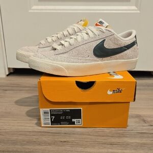 Nike Blazer Low '77 Vintage Sneakers - Size 38